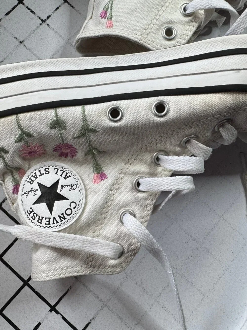 converse girl shoes size 3.5
